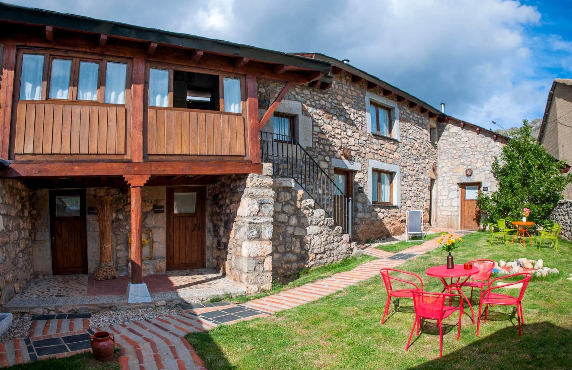 Casas Rurales Entre Babia Y La Luna Villafeliz Luaran gambar